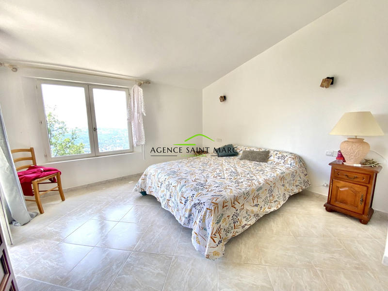 Maison - 221 m² - 5 pièces