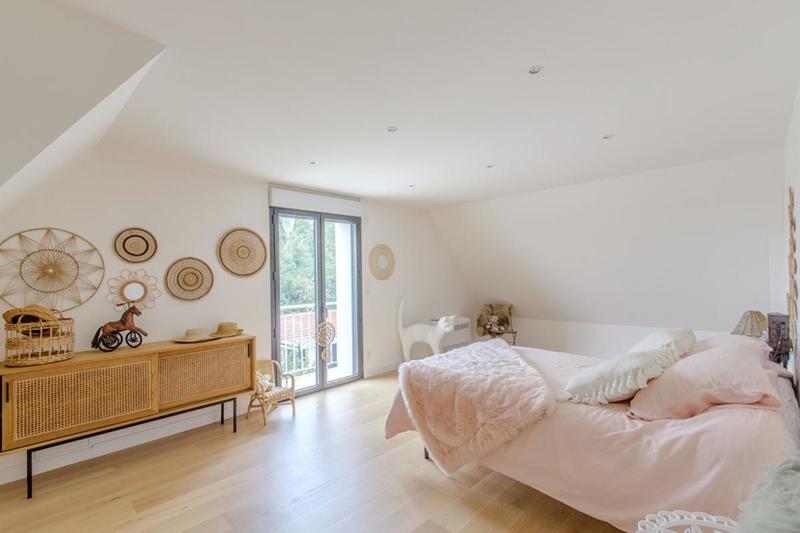 Maison - 275 m² - 9 pièces