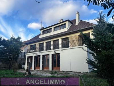 Maison - 222 m² - 5 pièces