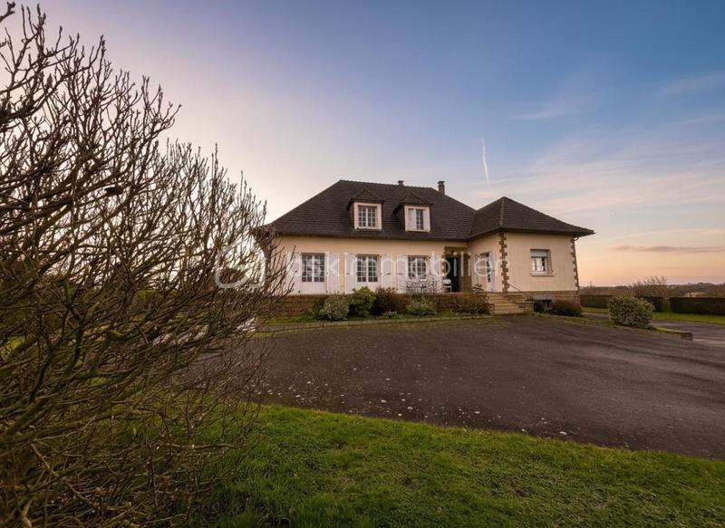 Maison en pierre - 208 m² - 9 pièces