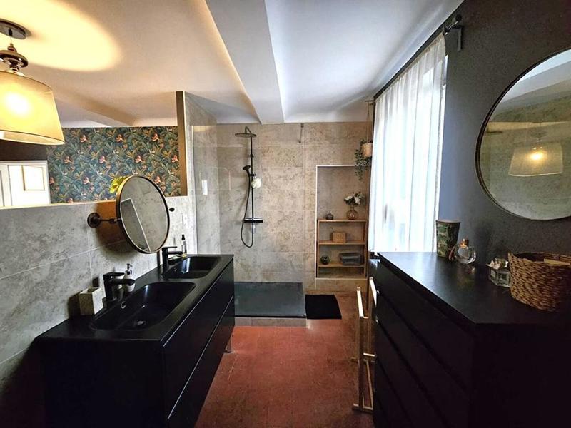 Demeure - 130 m² - 6 pièces