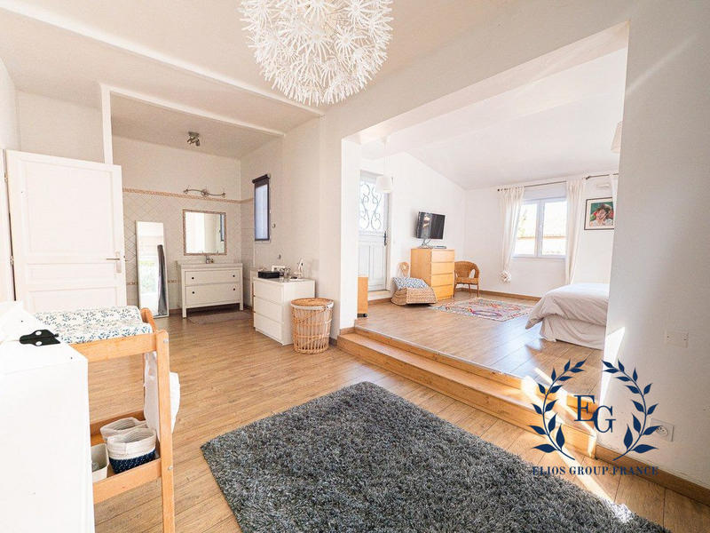 Maison - 252 m² - 7 pièces