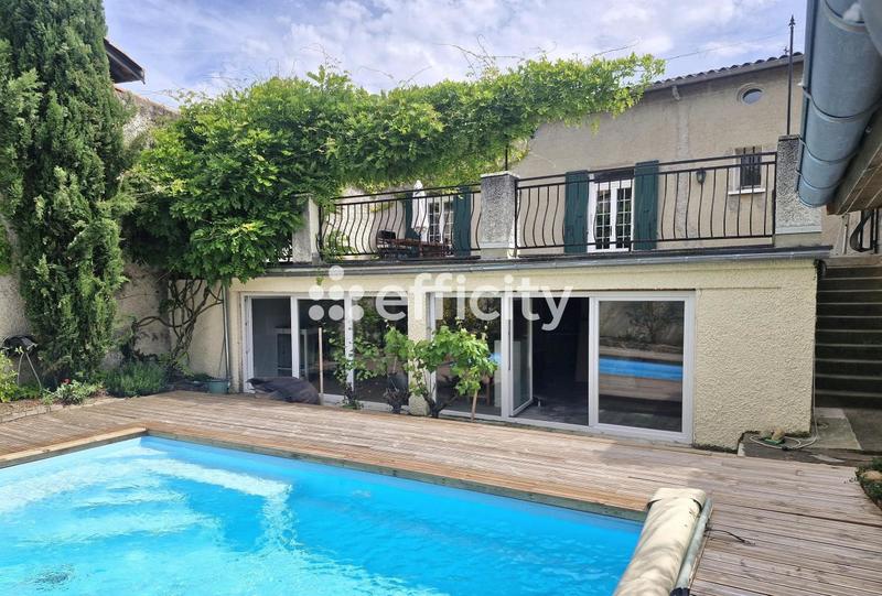 Maison - 374 m² - 9 pièces