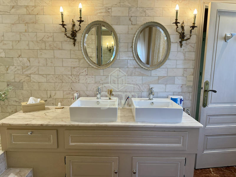 Villa - 280 m² - 7 pièces