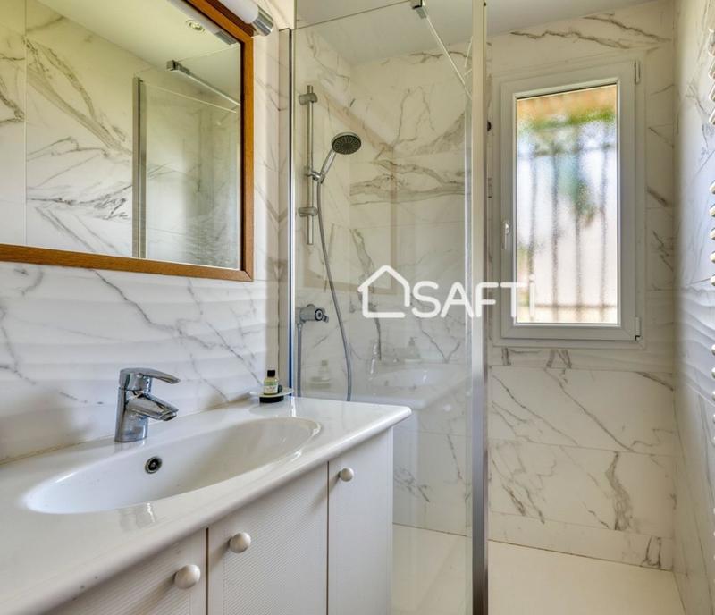 Maison - 204 m² - 7 pièces