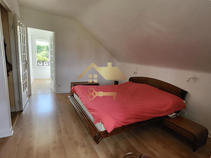 Maison - 260 m² - 7 pièces