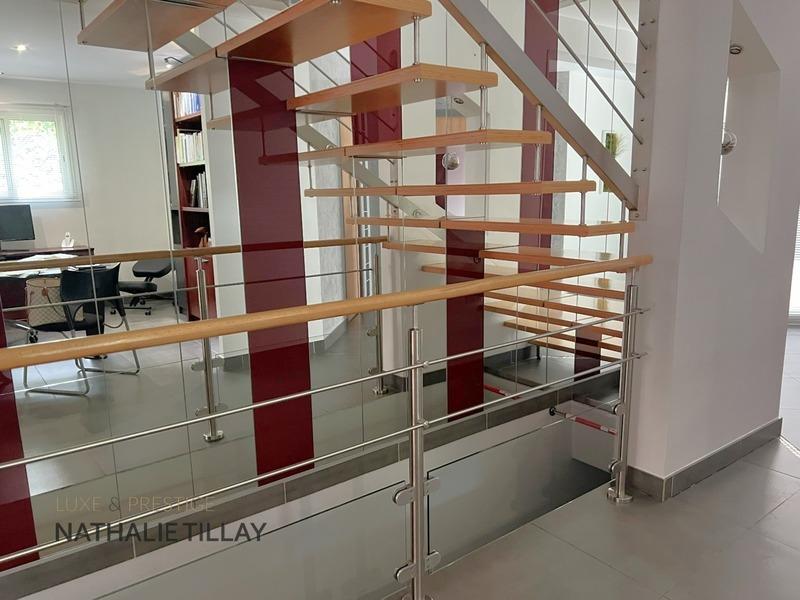 Maison - 201 m² - 7 pièces