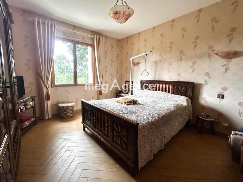 Maison - 228 m² - 7 pièces