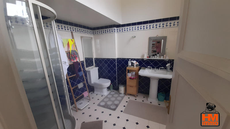 Demeure - 850 m² - 23 pièces