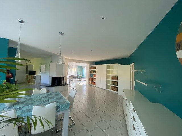 Maison - 219 m² - 8 pièces