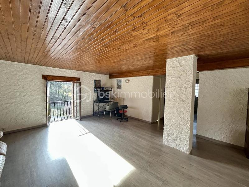 Maison - 284 m² - 9 pièces