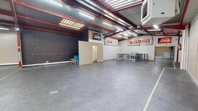 Local commercial - 527 m² - 4 pièces