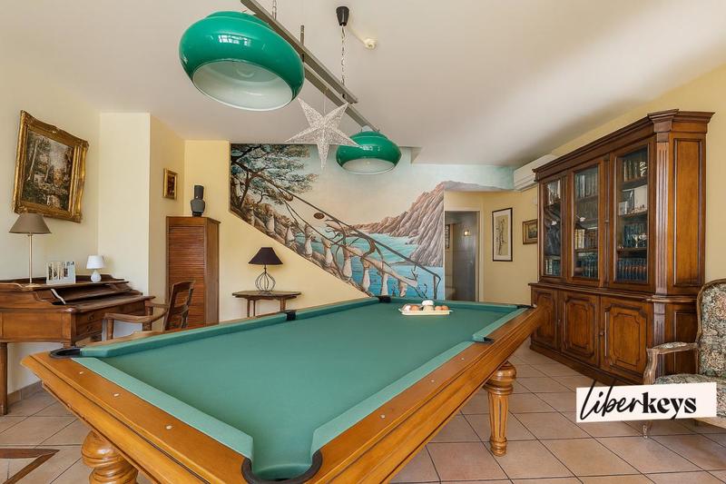 Maison de maîtres - 600 m² - 6 pièces