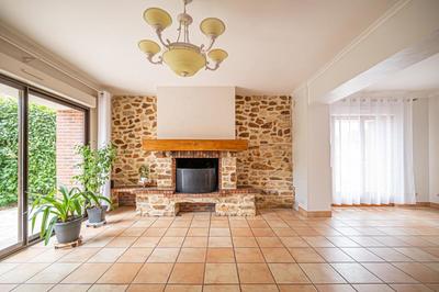 Maison - 230 m² - 8 pièces
