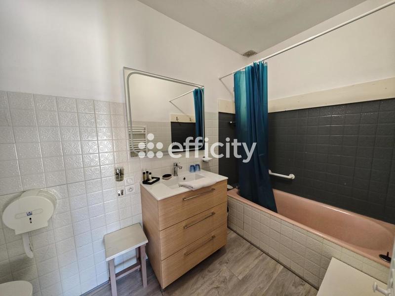 Propriété - 466 m² - 20 pièces