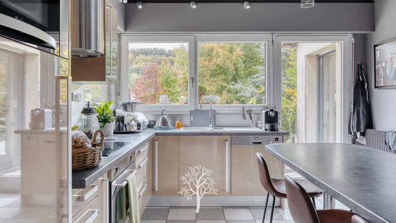 Propriété - 270 m² - 6 pièces