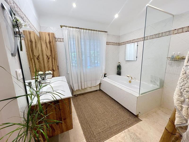 Maison - 224 m² - 8 pièces