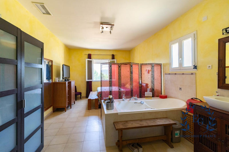 Maison - 184 m² - 7 pièces