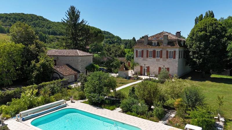 Maison de maîtres - 639 m² - 18 pièces