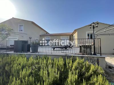 Maison - 240 m² - 11 pièces