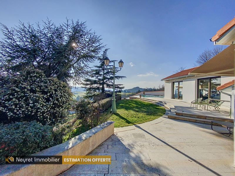 Maison - 370 m² - 10 pièces