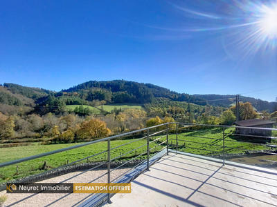 Maison - 180 m² - 4 pièces