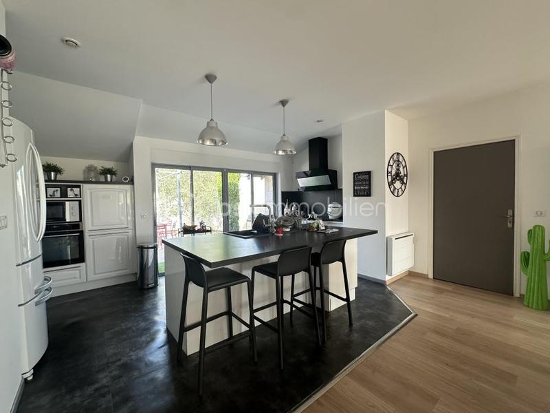 Maison - 201 m² - 6 pièces