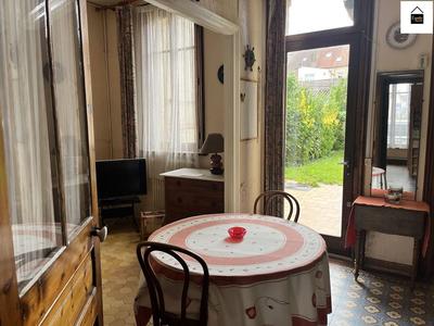 Maison - 92 m² - 5 pièces