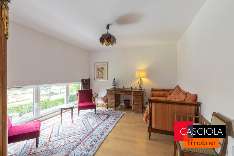 Maison - 318 m² - 8 pièces