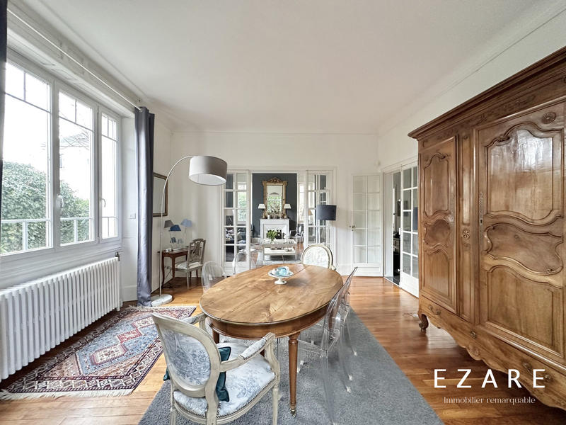 Maison - 300 m² - 8 pièces