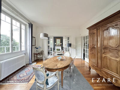 Maison - 300 m² - 8 pièces