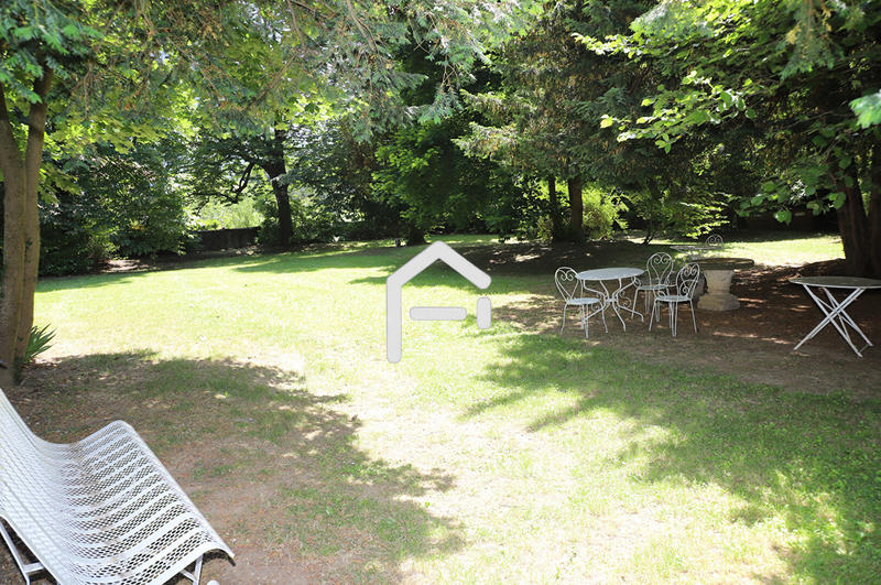 Maison - 1 000 m² - 28 pièces