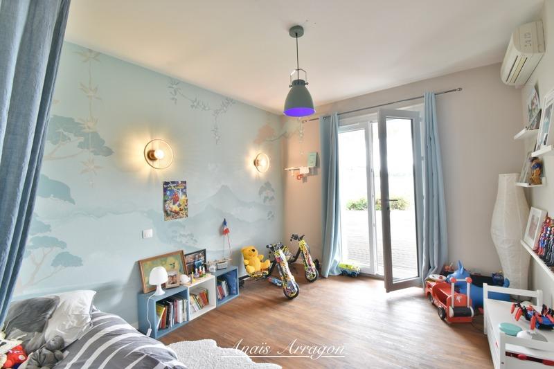 Propriété - 250 m² - 9 pièces