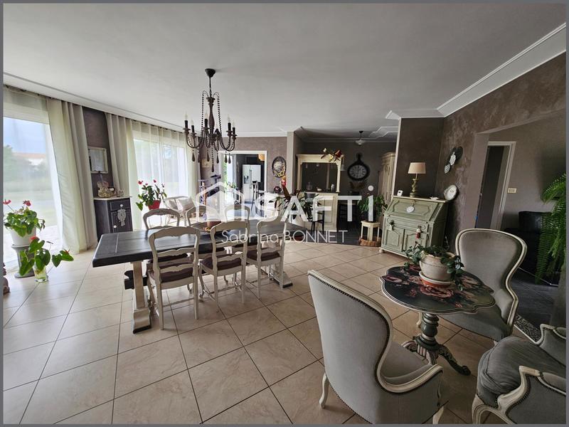 Maison - 212 m² - 7 pièces