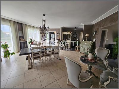 Maison - 212 m² - 7 pièces