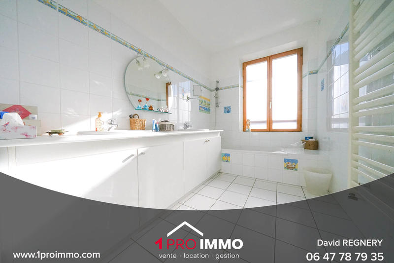 Maison - 224 m² - 8 pièces