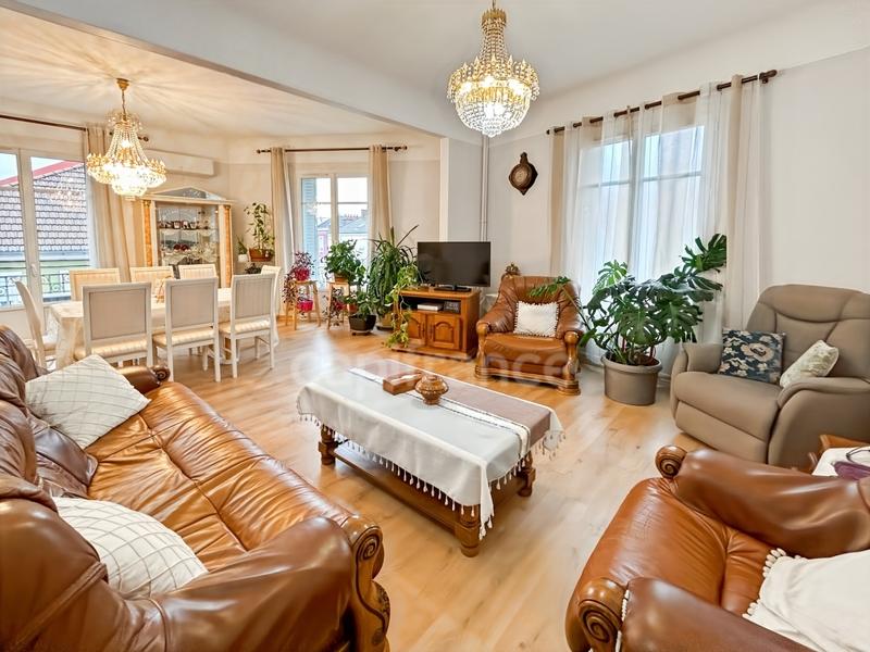 Appartement bourgeois - 143 m² - 6 pièces