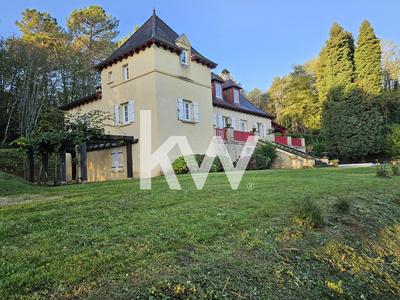 Maison - 257 m² - 6 pièces