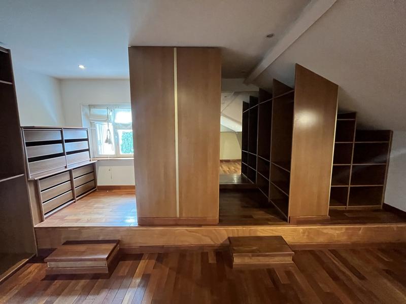 Villa - 216 m² - 9 pièces