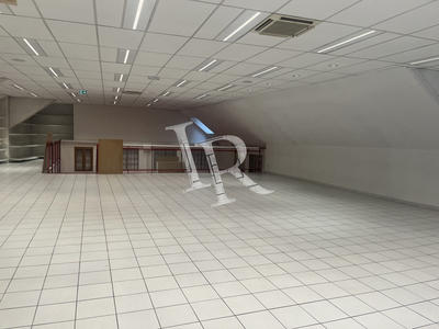 Local commercial - 806 m²