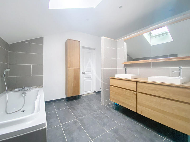 Maison - 194 m² - 6 pièces