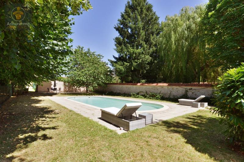 Maison - 333 m² - 10 pièces