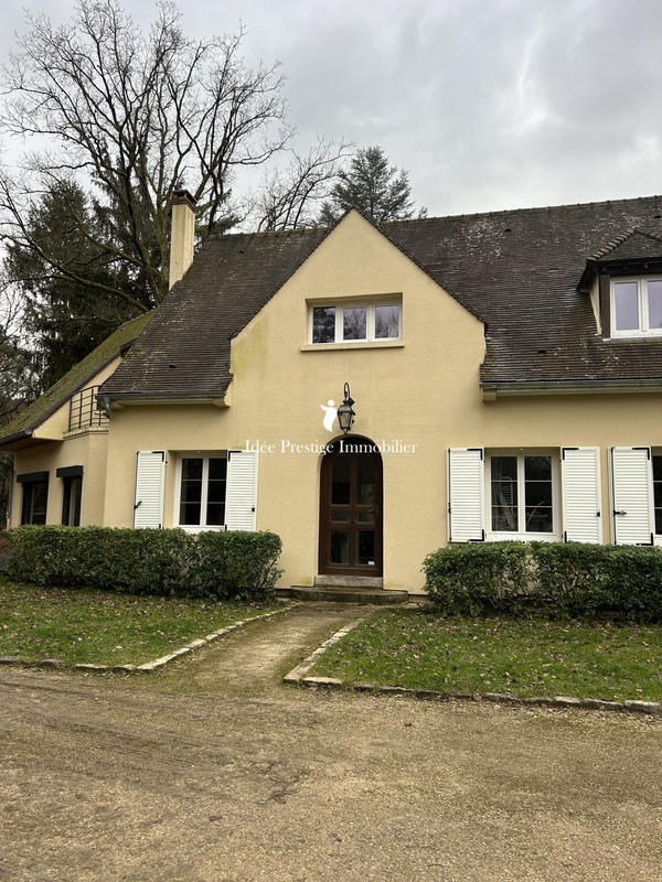 Maison - 220 m² - 9 pièces