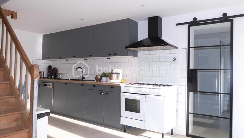 Maison - 180 m² - 11 pièces