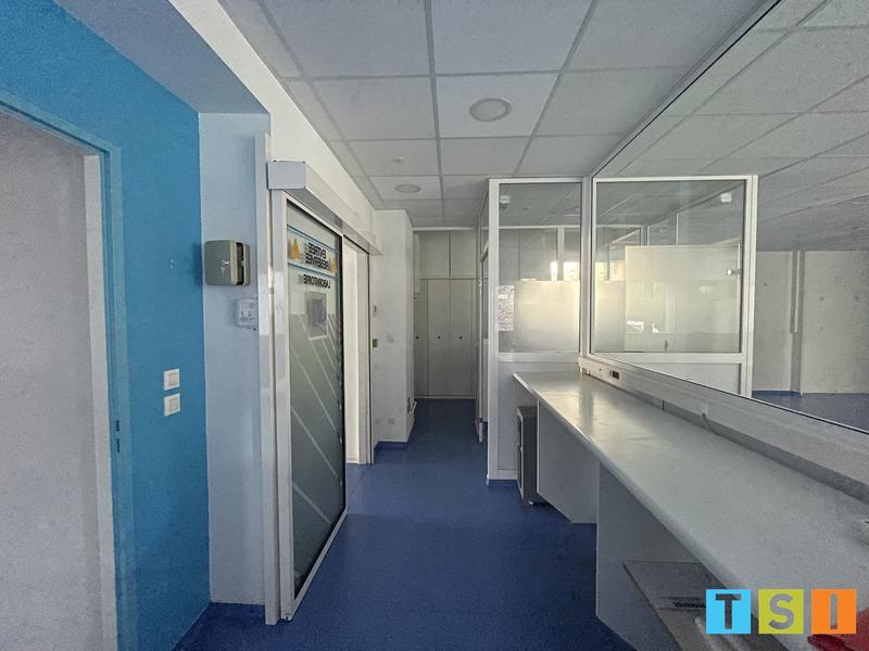 Local d'activités - 200 m² - 4 pièces