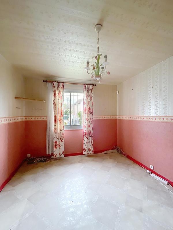 Maison - 96 m² - 5 pièces