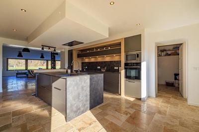 Maison - 302 m² - 8 pièces