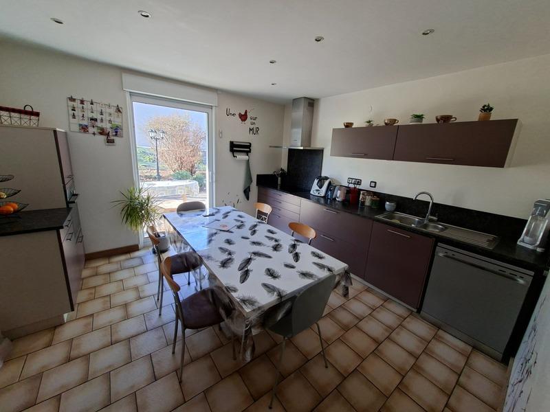 Maison - 196 m² - 7 pièces