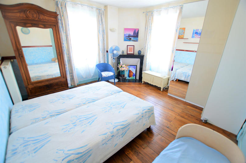 Maison - 202 m² - 9 pièces