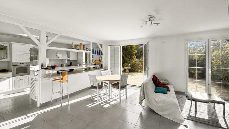 Maison - 202 m² - 7 pièces